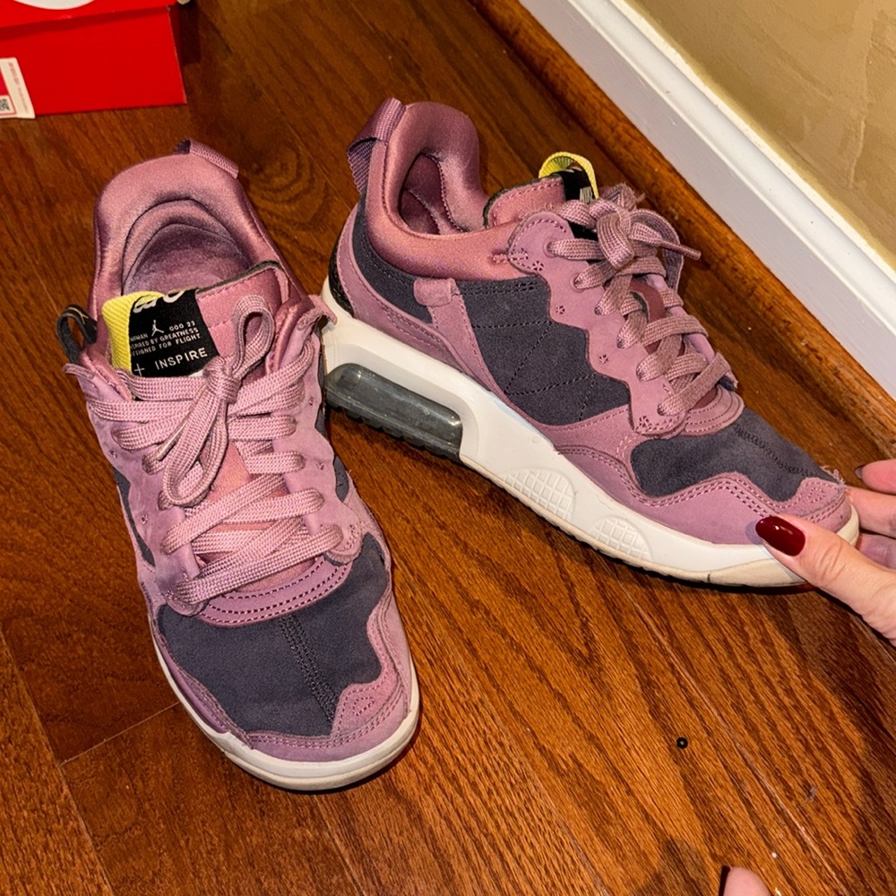 Jordan MA2 women’s size 7 purple